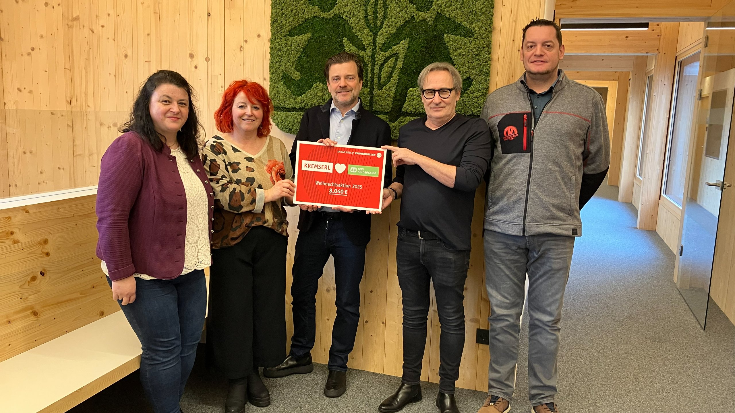 Spendenscheck-Übergabe