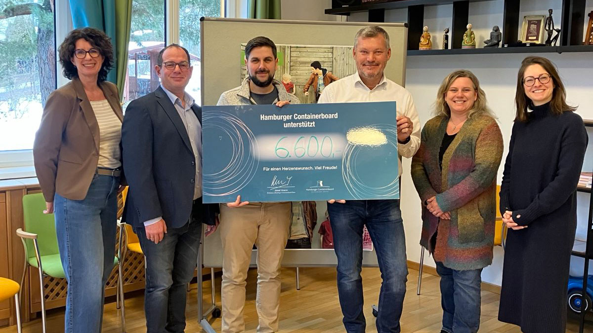 Spendenscheck-Übergabe