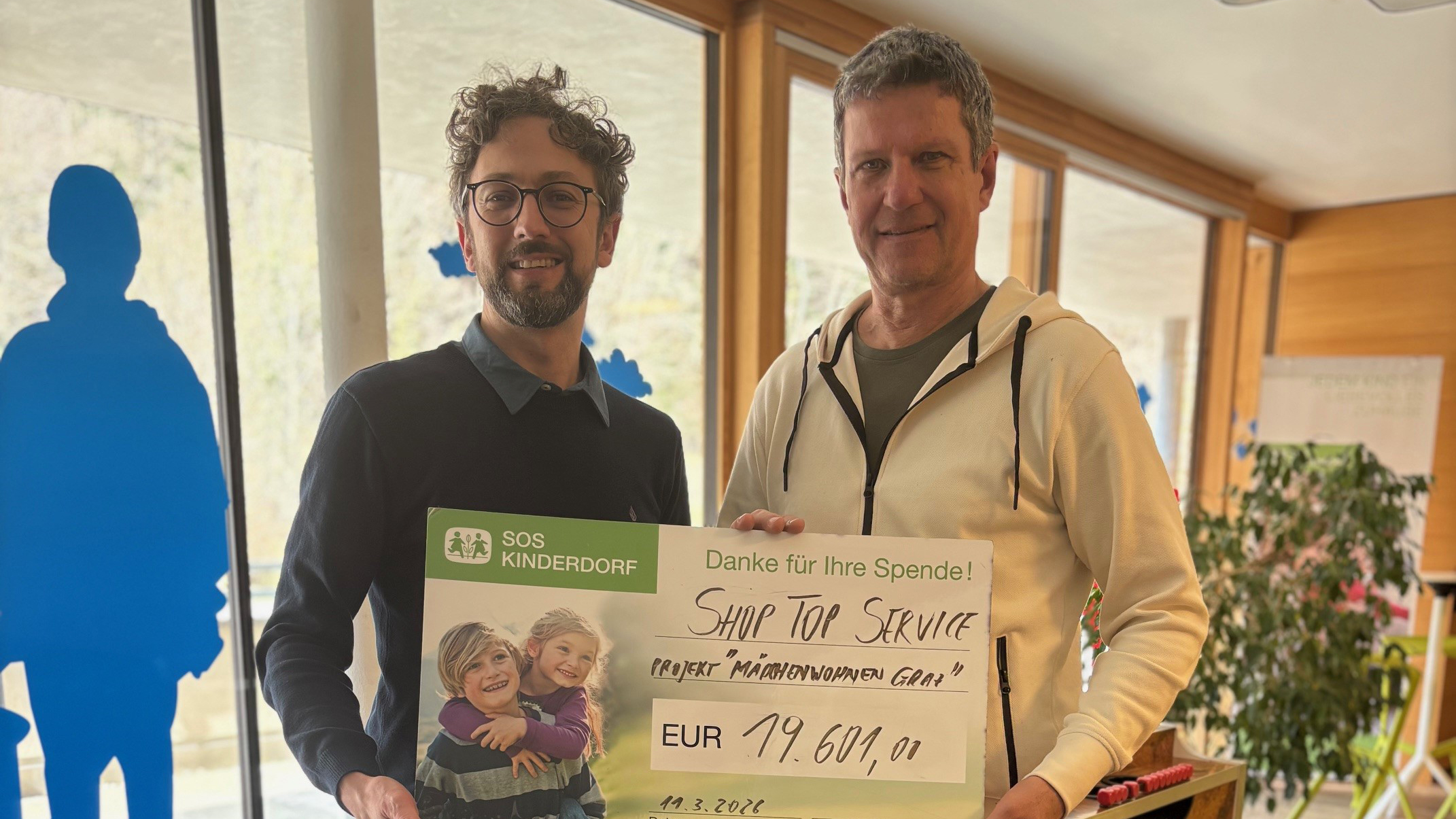 Spendenscheck-Übergabe