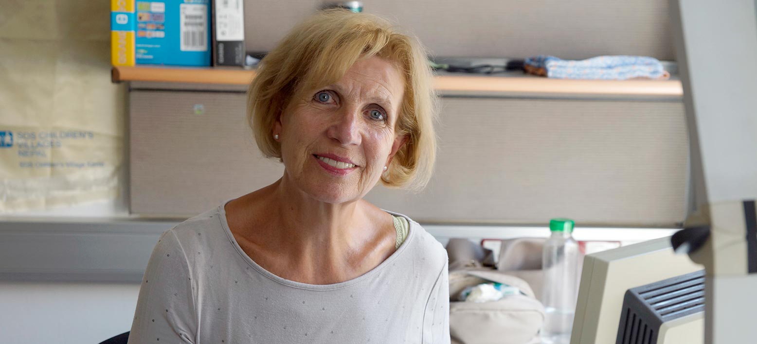 Brigitte beim Arbeiten
